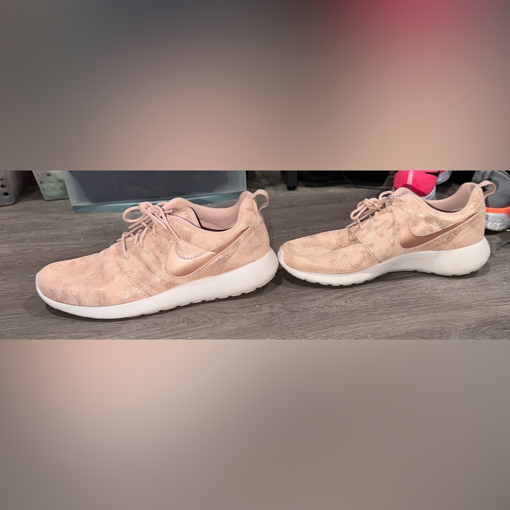 Nike Women's Pink Athletic Shoes